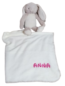 Voici le doudou broderie personnalisée pour la naissance d'un bébé appelé Anna.