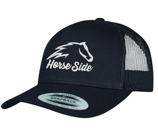 Voici une casquette personnalisée et brodée pour l'écurie "Horse Side".